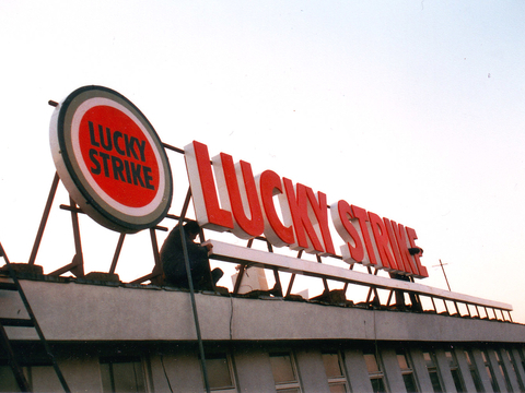 Lucky strike - Плевен Покривни реклами